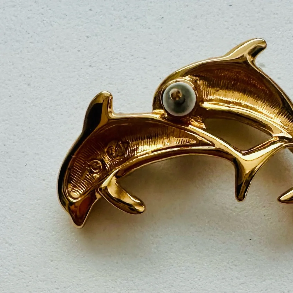 Swarovski Crystal Pave Swimming Gold & Silver Dolphins Gold-tone 1” Pin Brooch - Picture 6 of 7